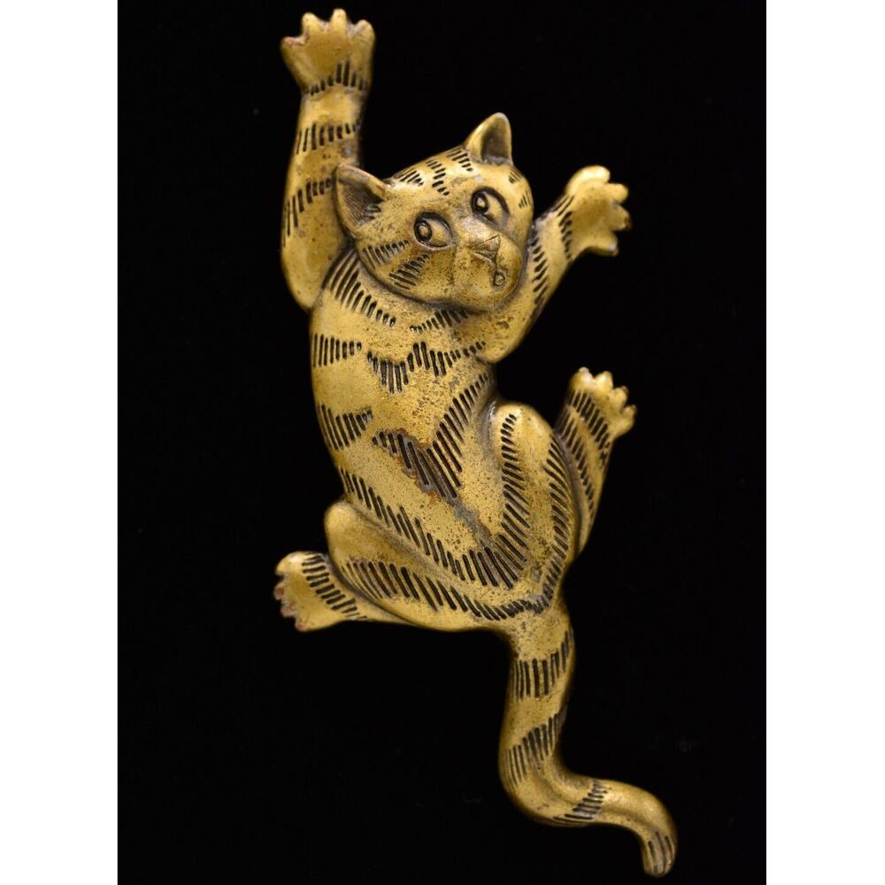 JJ Vintage Cat Pin Brooch Playful Falling Brass Tone Antiqued Signed 1980s BinAL